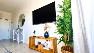Gallery image of 1b - Golden Pearl of Parklands in Cape Town