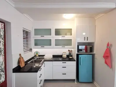 Gallery image of Seaside Respite Main road apartment in Hermanus