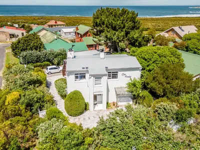 an aerial view of a white house with trees at Klein Paradys in Kleinmond