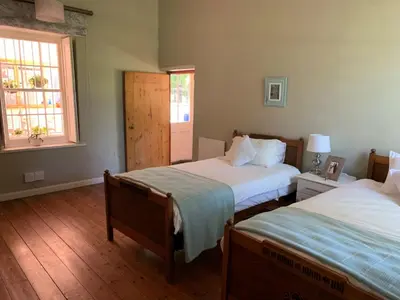 a bedroom with two beds and a window at Twistniet BnB in Wellington