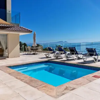 'Harbour Views' - 2 bedroom