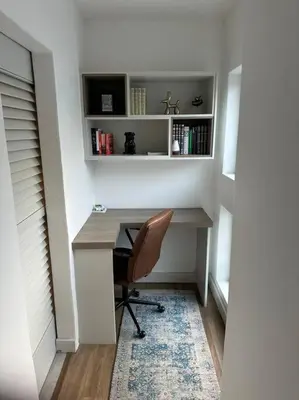 a home office with a desk and a chair at Lemon House Modern duplex by UCT in Cape Town