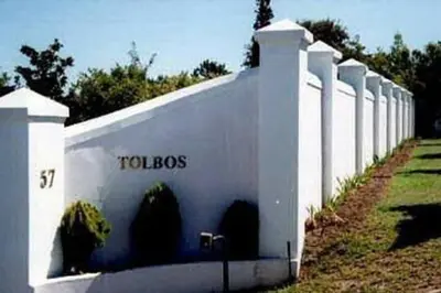 a white wall with a todos sign on it at Tolbos Garden in Cape Town