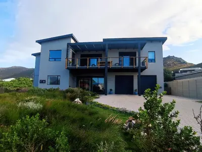 a house on top of a hill at Prinia on Peak in Pringle Bay in Pringle Bay