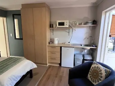 Gallery image of Lovely Garden Studio 5 - 10 min walk to the beach in Cape Town