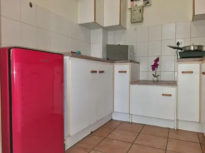 a kitchen with a red refrigerator in a room at Loft Cottage, sleeps 2. Central and Cozy! in Cape Town