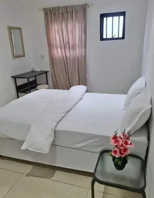 Gallery image of APHIROOM GUESTHOUSE in Cape Town