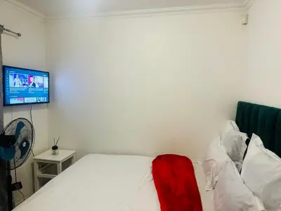 Gallery image of Delight double bedroom in Mowbray in Cape Town