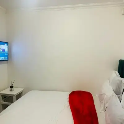 Delight double bedroom in Mowbray