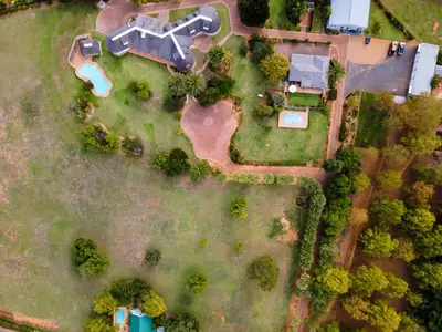an overhead view of a yard with a house at La Felicita Boutique Self Catering Villas in Somerset West