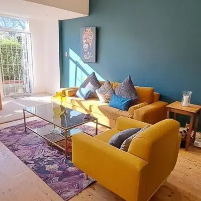Stylish 2-Bed Flat with Exclusive Patio - Easy Access to Cape Town Highlights
