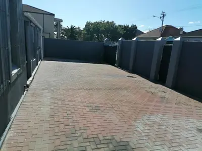 Gallery image of 37 Grant prix lodge in Cape Town