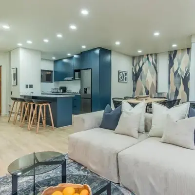 Modern Central 1 BR Apartment