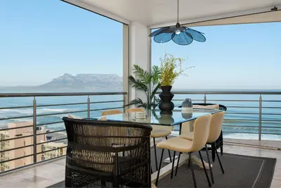 Gallery image of The Waves 1104 in Bloubergstrand