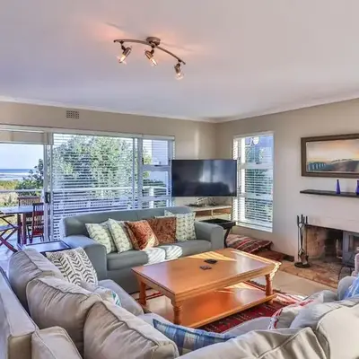 Mocha Bay House by the Sea
