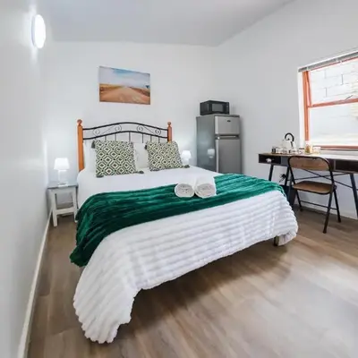 Modern & Central 1 BR Apt Close To Major Attractions