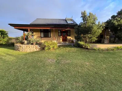 Gallery image of Beachside cottage with breathtaking views in Bettyʼs Bay