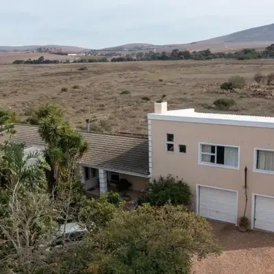 3 Bedroom part house in the scenic Durbanville wine lands area