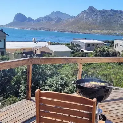 Paradise 'tween sea and mountain