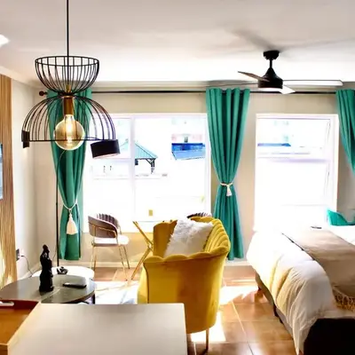 Yellow Couch Studio Apartment 1 KingBed