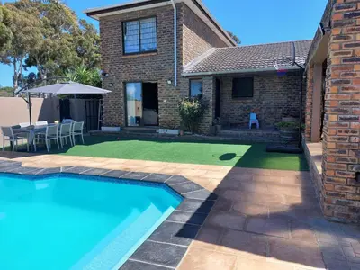 Gallery image of Maglovir 2 Bedrooms flats combo in Cape Town