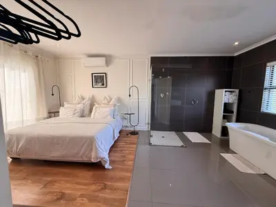 Gallery image of Chic & Sleek in Cape Town
