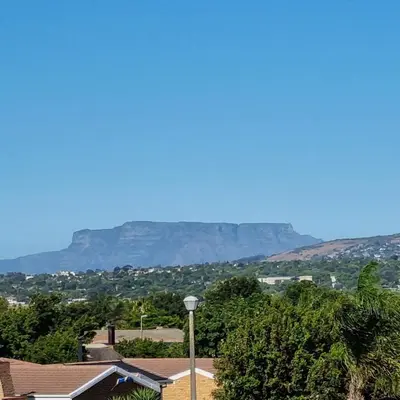 a view of the table mountain in the distance at R&R at Summerview in Windsor Park