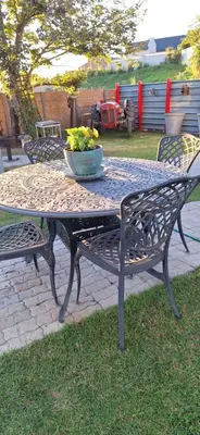 a picnic table with a bowl of flowers on it at Firehouse selfcatering Garden Cottage no 1 in Wellington