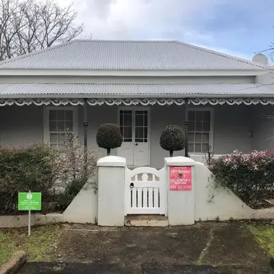 Charming Rose Cottage