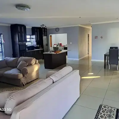 Spacious Home-Quiet area