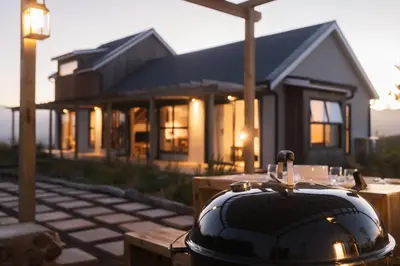 a house with a toaster sitting in front of a house at Breedekloof Kajuit in Romansrivier