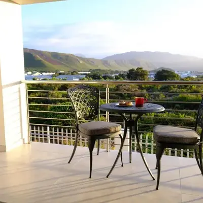 Ocean Whisper Villa near Westcliff coastal paths
