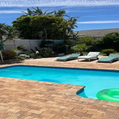 Modern Studio with Pool