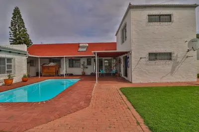 Gallery image of Milnerton Oak Lodge Home Away from Home! in Cape Town