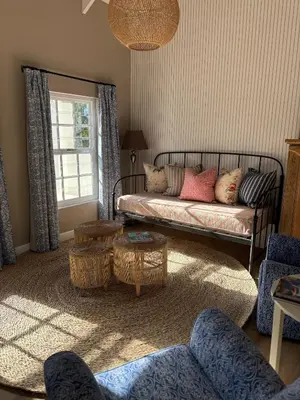 a living room with a couch and a window at Crabapple Cottage, Cheverells Farm in Ouda Brug