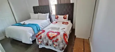 a small room with two beds and a bed sidx sidx sidx at PEACEFUL SLEEP lodge in Goodwood