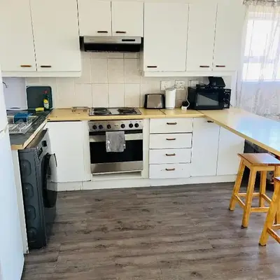 2 bedroom flat in Pinelands near Old Mutual
