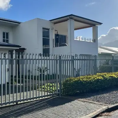 Spacious Bachelor Die Boord