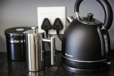 a black tea kettle sitting on top of a counter at Schutterend in Nieuwe Drift