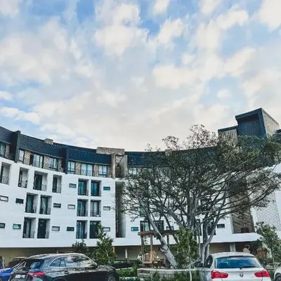 Luxe Studio - On Park near Canal walk Century City
