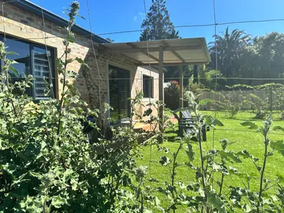a garden in front of a house at Apple Cottage in Grabouw