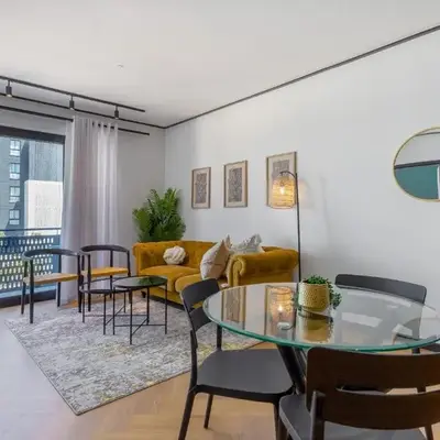 Nine Palms - Century City Luxury Apartment