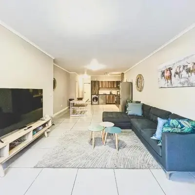 Spacious 2 bedroom Apt near Canal Walk