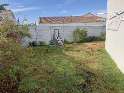 a garden with a tripod in the middle of a yard at Chelmsford Close Pinehurst - Excellent location! in Oakdale