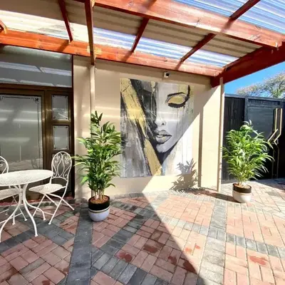 Modern Van Riebeeck Park Accomodation