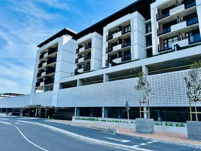 an empty street in front of a large building at Cape Town Studio for business travel in Cape Town