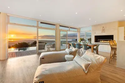 Gallery image of MBIZI lagoon house in Hermanus