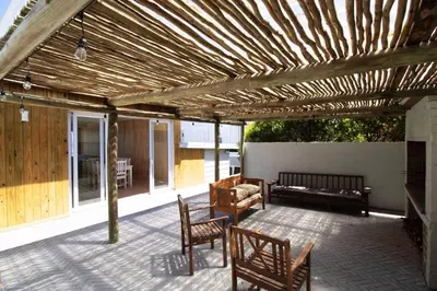 Gallery image of Brander Beachshack in Hermanus
