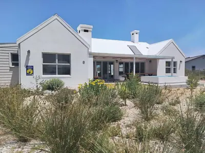 a white house in the desert at Taylah's Hideaway in Bettyʼs Bay