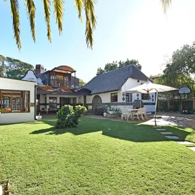 Unique Thatch Home in Champagne area in Pinelands